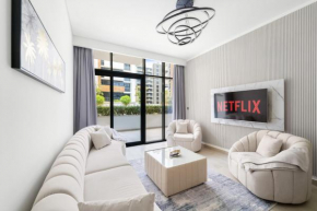 VayK - Elegant 3-Bedroom with a Wide Terrace in Meydan City